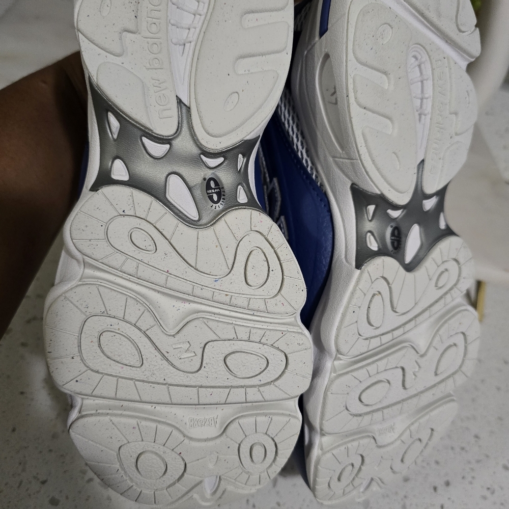 New Balance Kids Sneakers in Blue and White - Picture 15 of 16